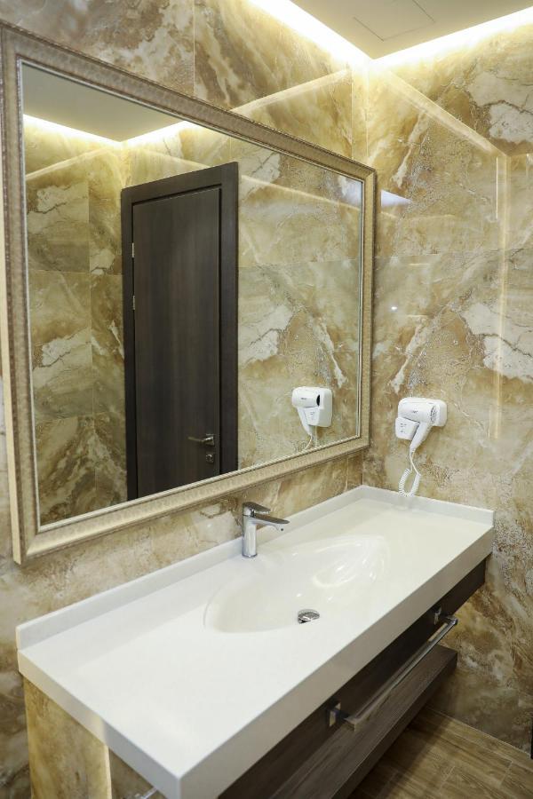 Bourbon Boutique Hotel Erevan Esterno foto