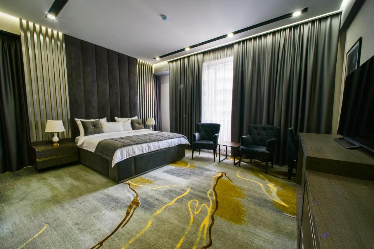 Bourbon Boutique Hotel Erevan Esterno foto