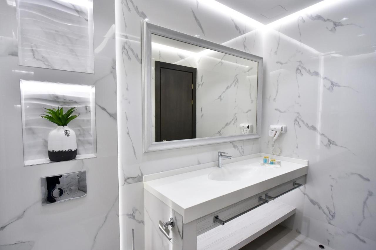 Bourbon Boutique Hotel Erevan Esterno foto