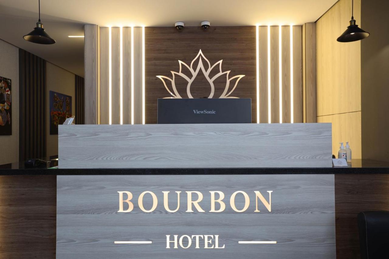 Bourbon Boutique Hotel Erevan Esterno foto