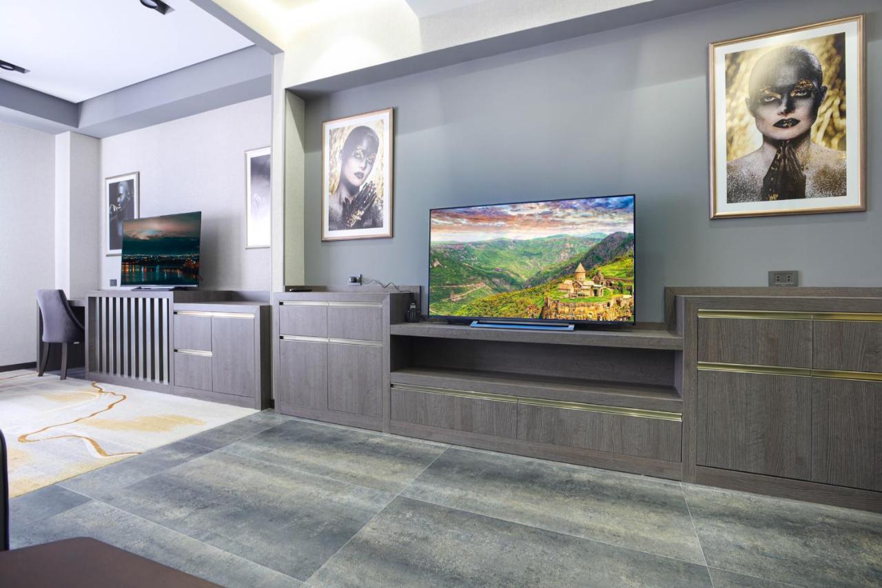 Bourbon Boutique Hotel Erevan Esterno foto
