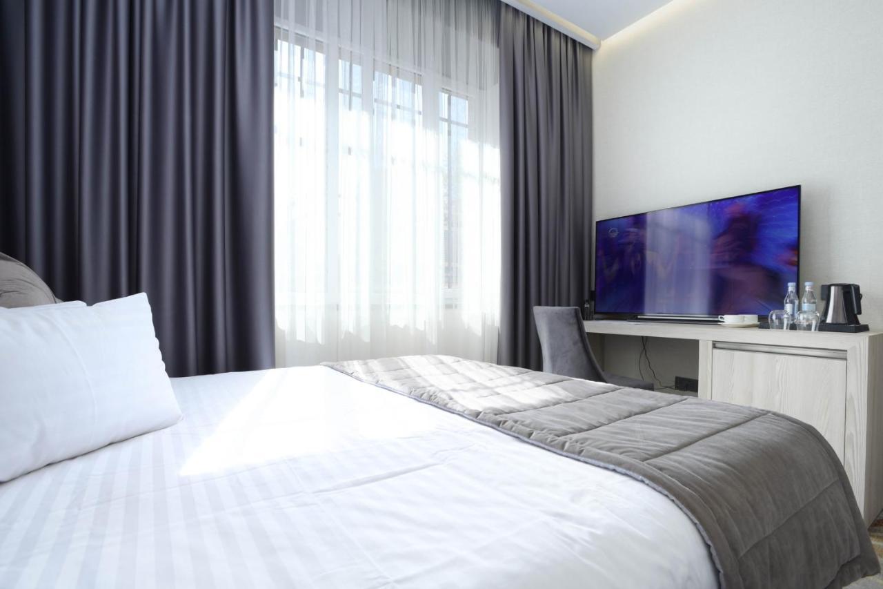Bourbon Boutique Hotel Erevan Esterno foto